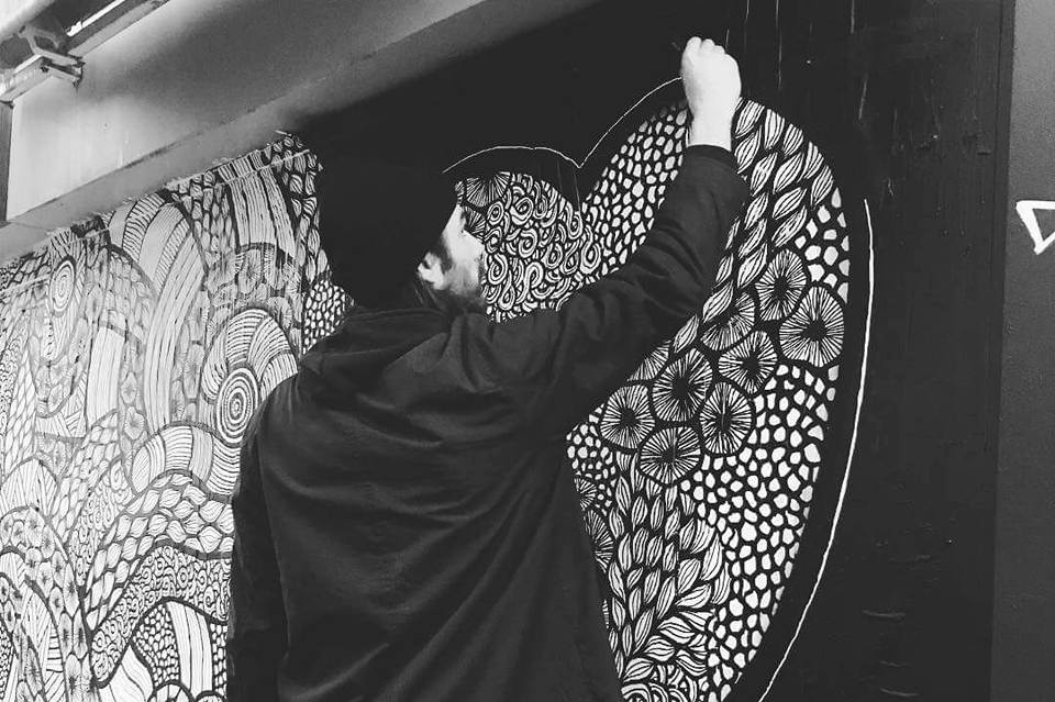 Le street artiste Geleb en plein travail